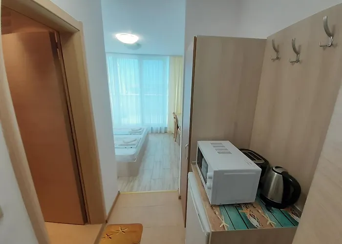 In Black Sea Star Complex アパート