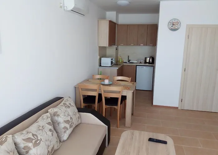 In Black Sea Star Complex アパート