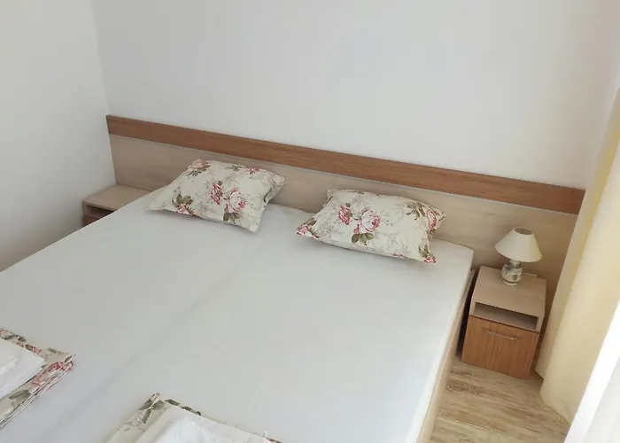 In Black Sea Star Complex アパート